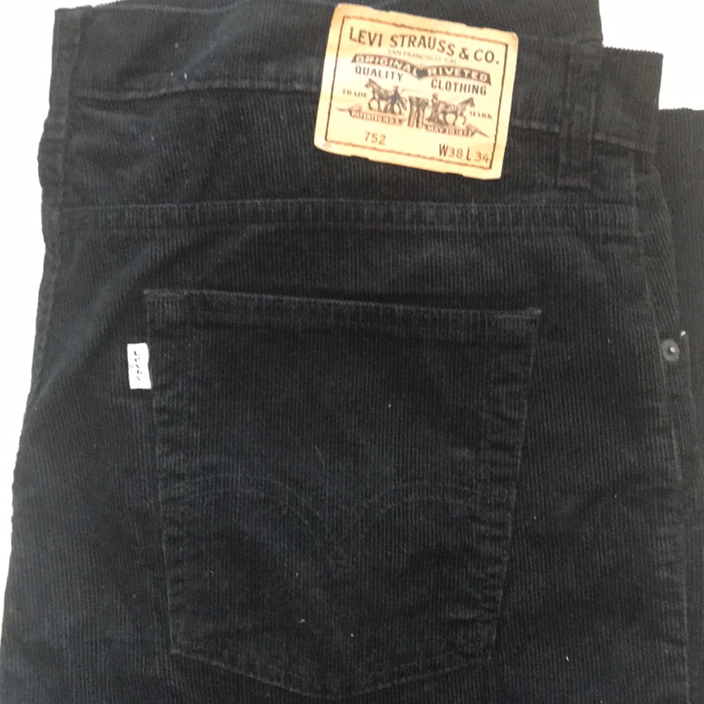 Levi’s 752 corduroy jeans in black, good used condition, W38 L34